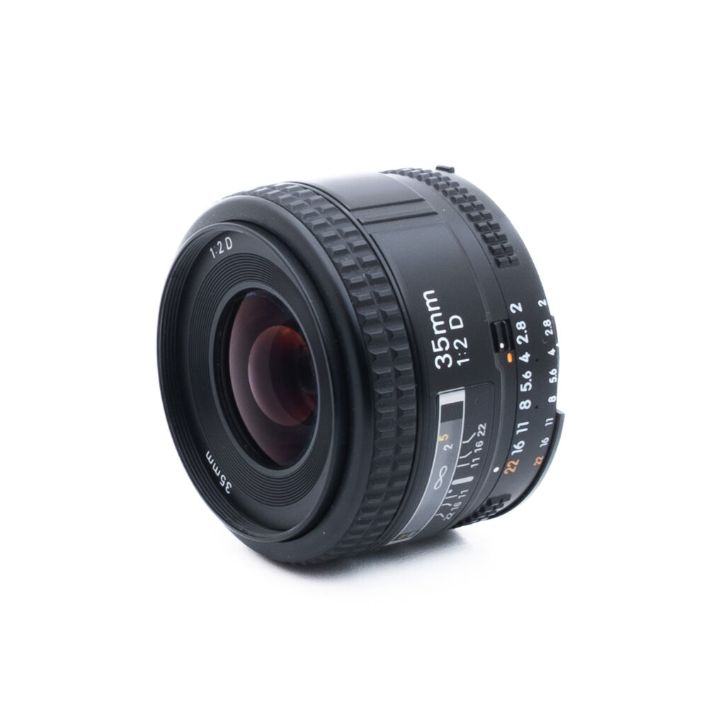 Nikon 35mm f2 D-2 Nikon AF Nikkor 35mm f/2 D (Kunto K5, sis. ALV 25,5%) - Käytetty