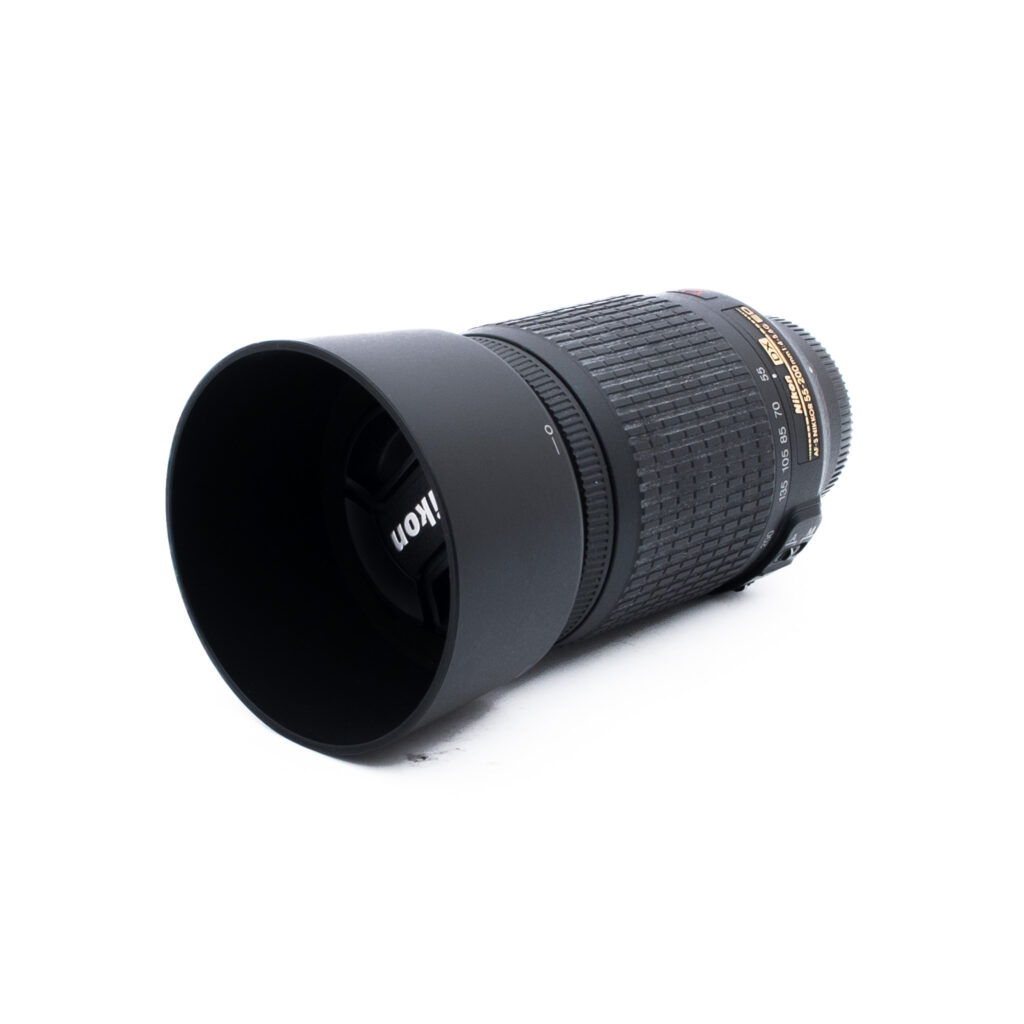 Nikon 55-200mm f4-56G ED DX VR-3 Nikon AF-S DX Nikkor 55-200mm f/4 - 5.6 G ED VR - Käytetty