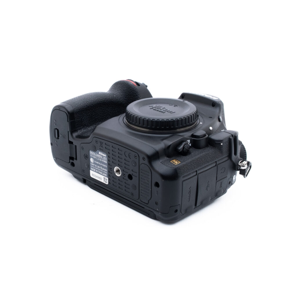 Nikon D850 4960-1 Nikon D850 (SC 35500, sis. ALV 25,5%) - Käytetty