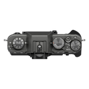 FujiX-T30IIIHarmaa2 Fujifilm X-T30 III -rungon yläkuvassa Harmaa näyttää säätöpyörät elokuvasimulointia, suljinnopeutta ja valotuksen kompensaatiota varten sekä oikealla olevan kuvioidun päälle/pois-kytkinpidikkeen.
