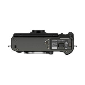 FujiX-T30IIIHarmaa3 Fujifilm X-T30 III Body Harmaa (Charcoal Silver) -rungon ylhäältä katsottuna, jossa korostuvat objektiivin kiinnitys, akkulokero, etiketit sekä useat portit ja säätimet valkoisella taustalla.