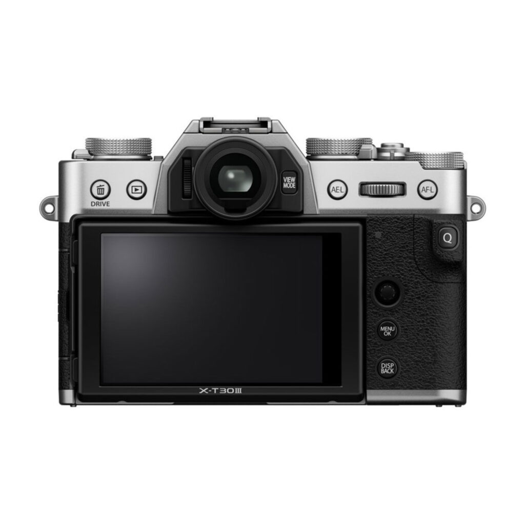 FujiX-T30IIIHopea3 Fujifilm X-T30 III Body Hopea, hopean ja mustan värinen digitaalikamera, jossa on useita painikkeita, valitsimia ja suuri LCD-näyttö.