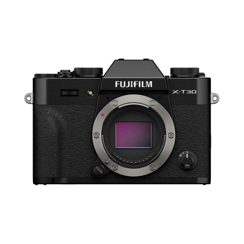 FujiX-T30IIIMusta Fujifilm X-T30 III Body Musta -rungon etukuvassa näkyvät objektiivin kiinnitys, kuvakenno, kahva, säätöpyörät ja Fujifilm-brändi yläreunassa.