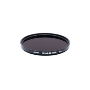 Hoya ND1000 82mm Pyöreä Hoya PROND EX 1000 -kameran linssisuodatin, halkaisijaltaan 82 mm, tummalla sävytetyllä lasilla ja mustalla kehyksellä, kuvassa valkoisella pohjalla.