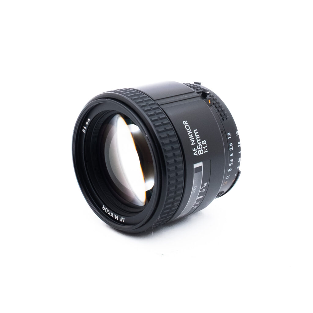 Nikon AF Nikkor 85mm f18-2 Nikon AF Nikkor 85mm f/1.8 - Käytetty