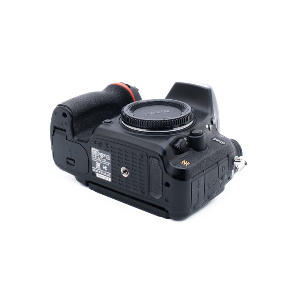 Nikon D750 0414-1 Nikon D750 (SC 73500, sis. ALV 25,5%) - Käytetty