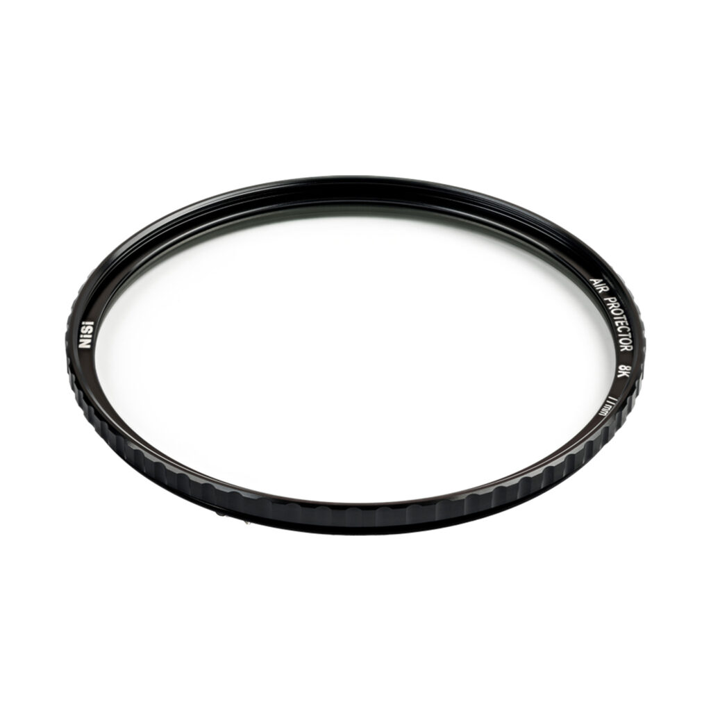 Nisi105 Nisi Filter AIR Protector 105mm -suojasuodin, pyöreä linssisuodin, jossa on ohut musta kehys, jossa on merkintä NiSi ja HUC PROTECTOR, näkyy valkoisella pohjalla.