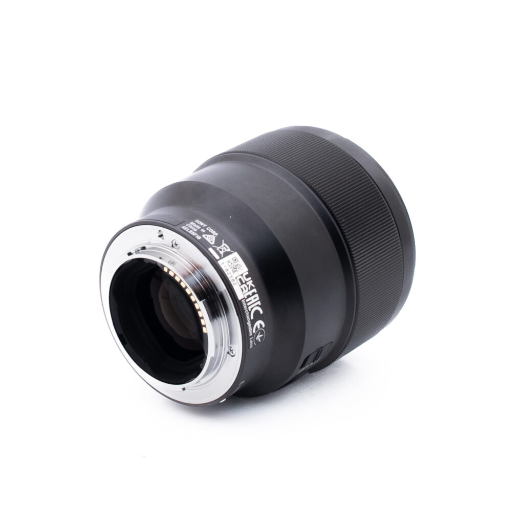 Sony 85mm f18-1-3 Sony FE 85mm f/1.8 (Kunto K5, takuu 12kk) - Käytetty