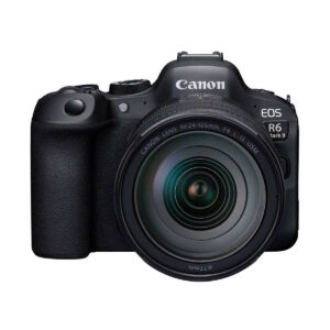 Canon EOS R6 Mark II + RF 24-105mm f/4 L IS USM -objektiivi on kuvattu edestäpäin valkoisella taustalla, ja objektiivin yläpuolella näkyy selvästi tuotemerkki ja mallinimi. 250€ alennus.