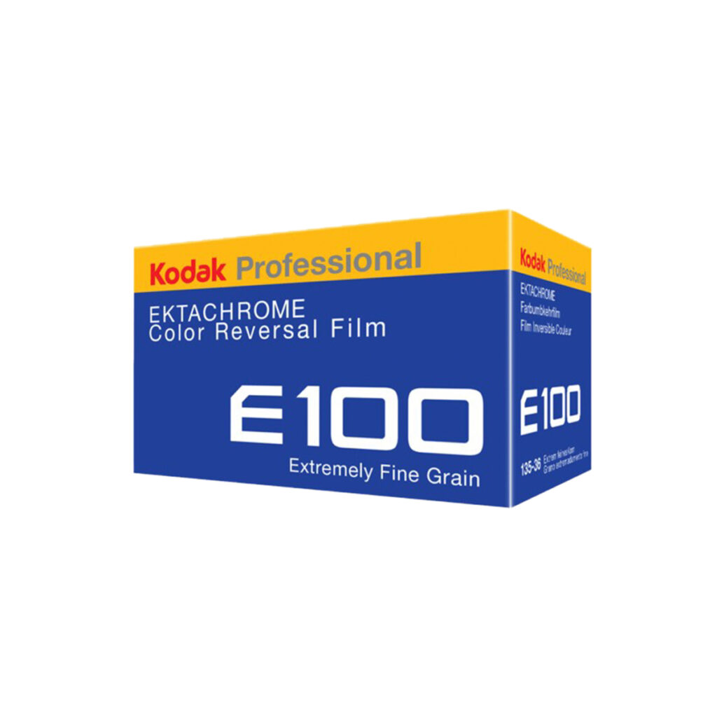 kodak ekta Laatikko Kodak Ektachrome E100 36X1 Diafilmi, jossa on sinisiä, keltaisia ja oransseja aksentteja ja jossa on merkintä "Extremely Fine Grain".