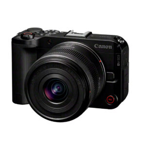 r50_v_14-30mm_kit_01 Black Canon EOS R50 V camera with large RF-S 14-30mm f/4-6.3 IS STM PZ lens, visible buttons, visible grip and Canon branding on the front, now €200 off.