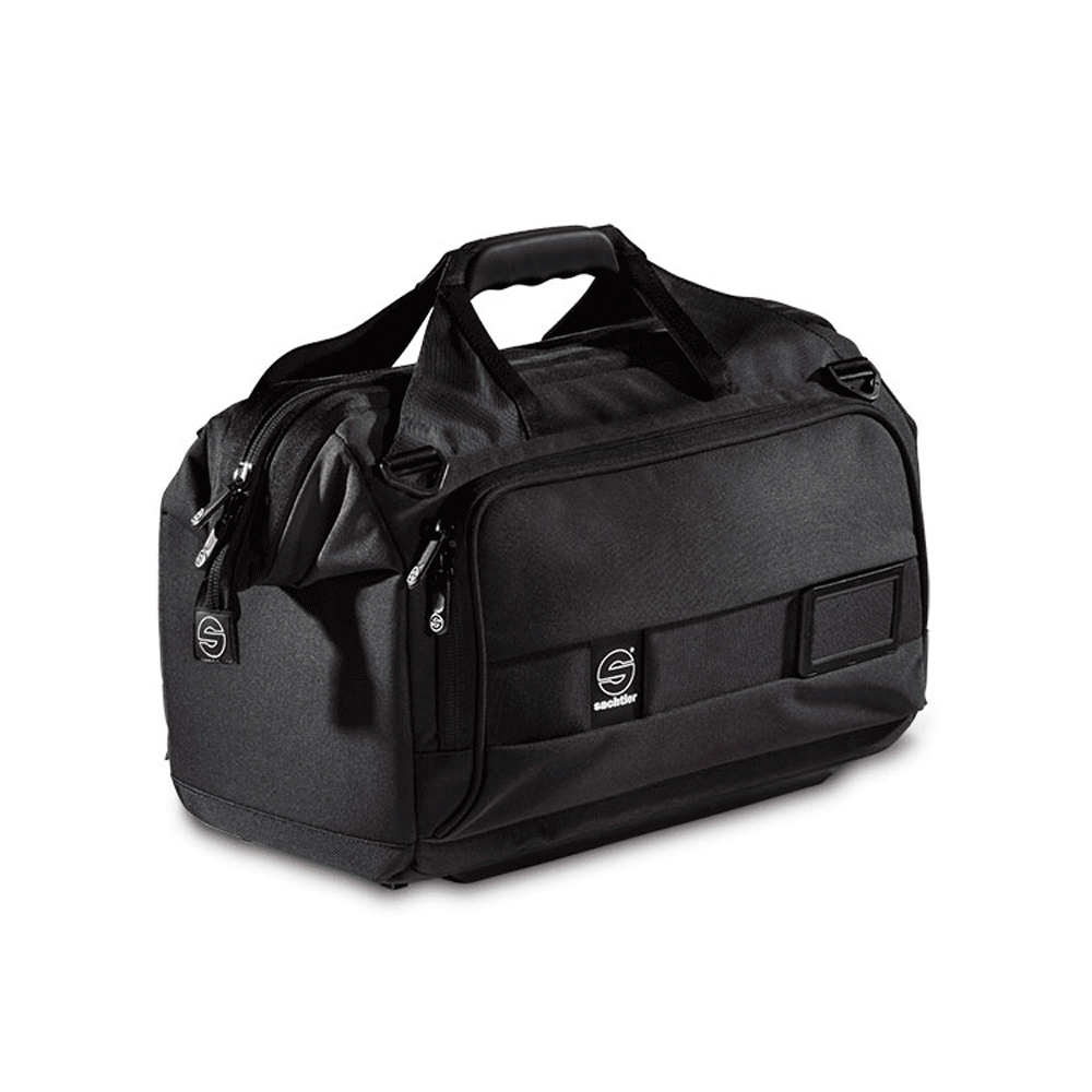 sachtler1 Sachtler Dr. Bag 3 (SC003) - Käytetty on musta, suorakulmainen pussukka, jossa on useita vetoketjulokeroita, tukevat kahvat ja pieni pyöreä logo etutaskussa.
