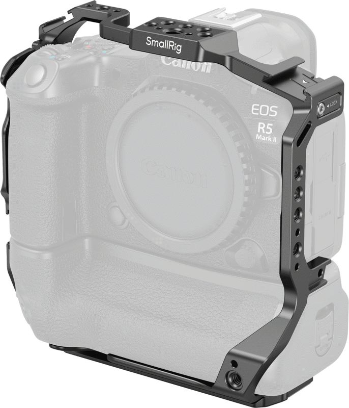 800q-01_135069 SmallRig 5623 Cage for Canon EOS R5 Mark II with Battery Grip -kehikko mustana on asennettu puoliksi läpinäkyvän Canon EOS R5 Mark II -kameran rungon ympärille, mikä korostaa häkin muotoilua ja tarkkaa istuvuutta.