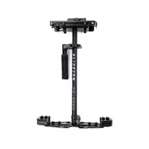 Glidecam HD4000 Musta Glidecam HD-4000 - Käytetty kameranvakain säädettävällä kahvalla ja kiinnitysalustalla, joka on suunniteltu sujuvaan käsivaralta tapahtuvaan videokuvaukseen, eristettynä valkoiselle taustalle.