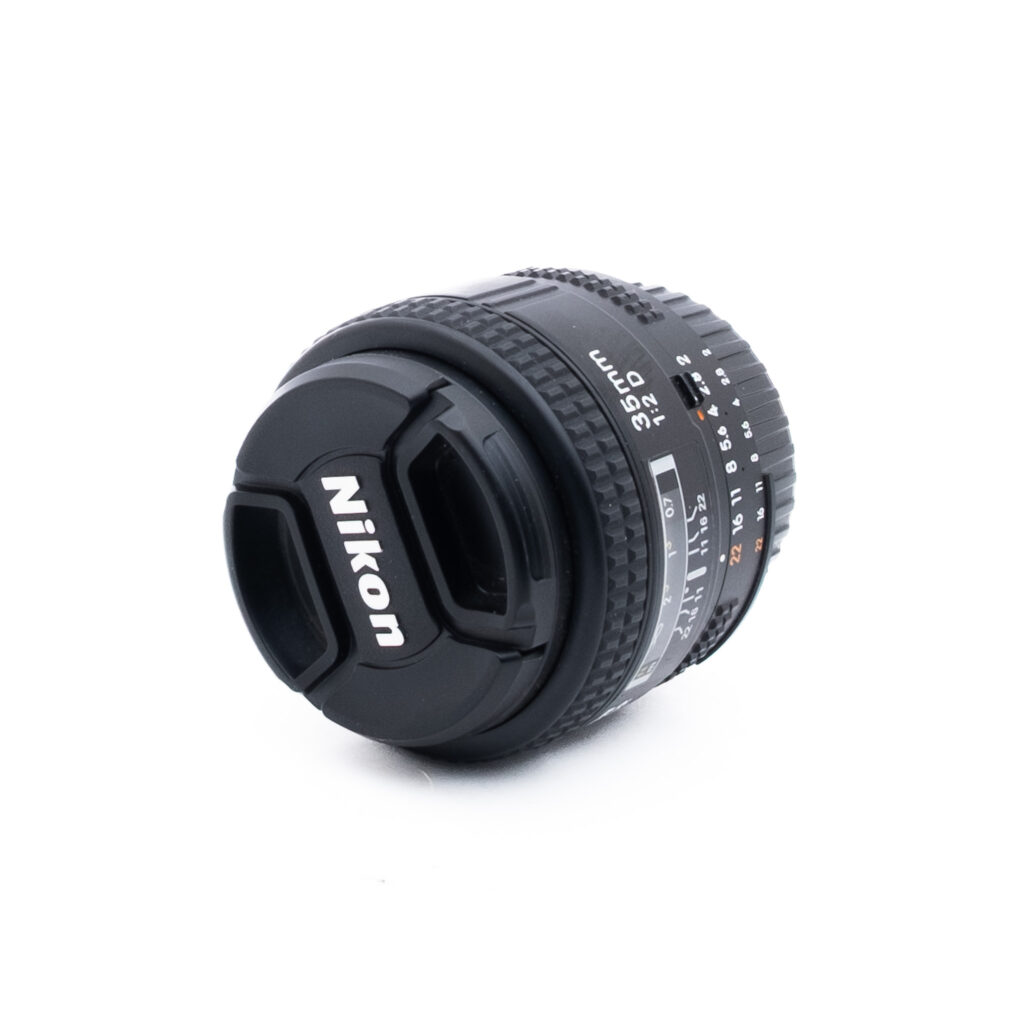 Nikon AF Nikkor 35mm f2 D-3 Nikon AF Nikkor 35mm f/2 D (Kunto K5, sis. ALV 25,5%) - Käytetty