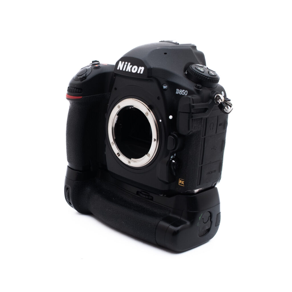 Nikon d850-4 Nikon D850 + akkukahva (SC 175000) - Käytetty