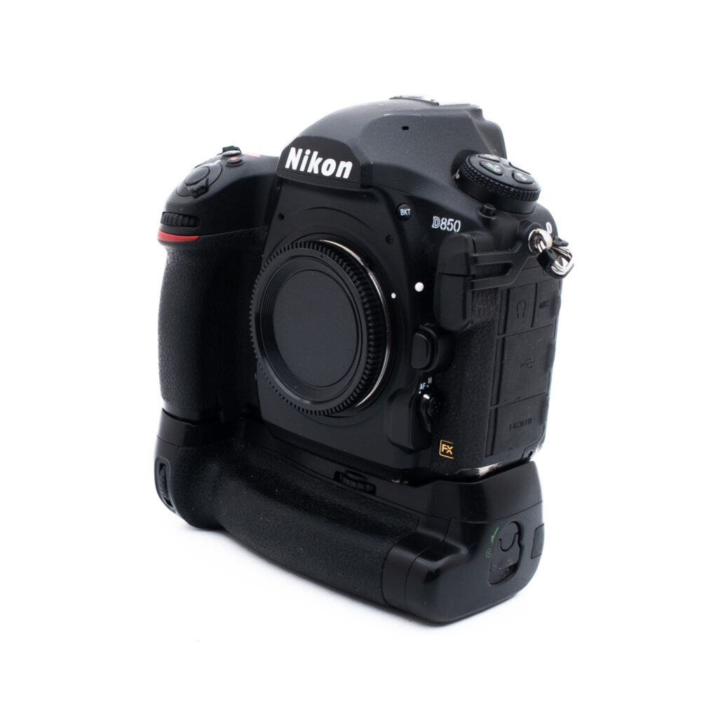 Nikon d850-5 Nikon D850 + akkukahva (SC 175000) - Käytetty