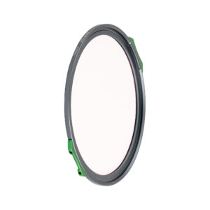 NisiMag67_4 The NiSi JetMag Pro 67mm UV/IR Cut filter is a round photographic lens filter with a thin black frame and small green clips on the edge, against a white background.