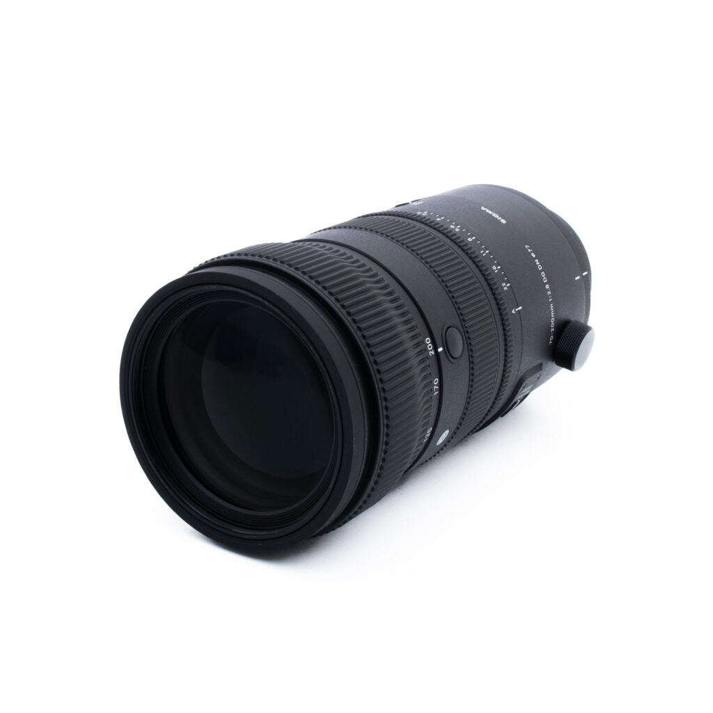 Sigma 70-200mm f28 DG DN Sony-2-3 Sigma 70-200mm f/2.8 DG DN OS Sport Sony FE (Kunto K5, Takuu 6kk) - Käytetty