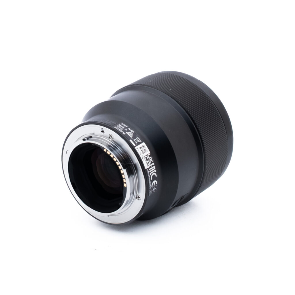 Sony 85mm f18-1-4 Sony FE 85mm f/1.8 (Kunto K5, Takuu 6kk) - Käytetty