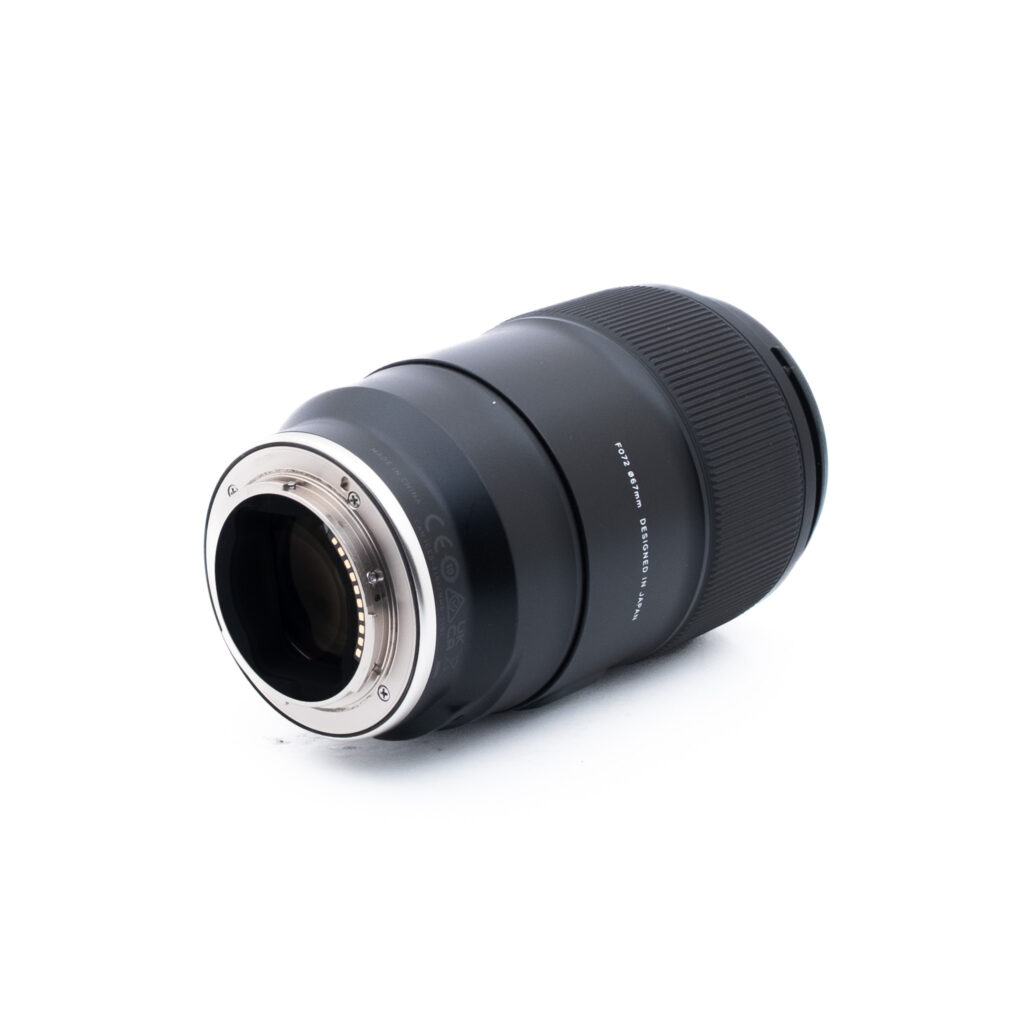 Tamron 90mm f28 Di III Macro VXD Sony-1 Tamron 90mm f/2.8 Di III Macro VXD Sony FE (Kunto K5, Takuu 6kk) – Käytetty