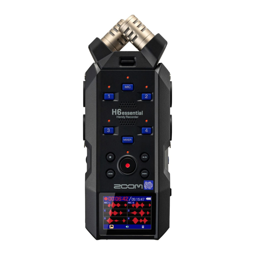 Zoomh6E Mustassa Zoom H6essential -äänitallennin on useita painikkeita, valintakiekkoja ja LCD-näyttö, joka näyttää tallennustasot. Kaksi mikrofonia on asennettu päälle X/Y-kokoonpanossa.