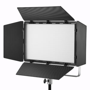 Godox Litemons LP1200Bi Bi-Color LED-valopaneeli Valkoinen, joka on asennettu jalustalle, jossa on säädettävät lato-ovet, on esillä tavallista valkoista taustaa vasten.