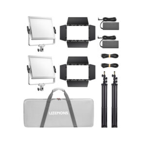1723616502_706 Godox Litemons LP1200R RGB LED Light Panel 2 Light Kit Valkoinen sisältää kaksi LED-paneelia, lato-ovet, virtalähteet kaapeleineen, valotelineet ja harmaan LITEMONS-kantolaukun, jotka on järjestetty siististi valkoiselle taustalle.