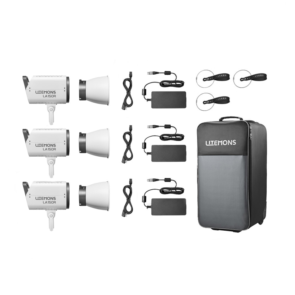 1723642803_049 Kolme Godox Litemons LA150R RGB LED Video Light 3 Light Kit Valkoinen -yksikköä virtajohtoineen, sovittimineen, kaukosäätimineen ja suurine pyörillä varustettuine kantolaukkuineen on sijoitettu valkoiselle taustalle.