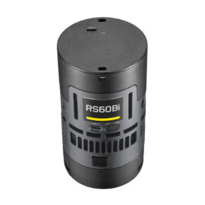 1736497015_313 Ylhäältä näkyy lieriömäinen musta Godox Litemons RS60BI Bi-Color LED-valaisin, jossa on tuuletusaukot, painikkeet ja näyttö, jossa on merkintä RS60Bi. Yläpinnalla näkyy USB-C-portti.