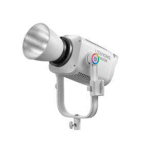 1742382458_436 Godox Litemons LA600R RGB LED -videovalaisin Valkoinen, jossa on suuri heijastin ja säädettävä kiinnityskannatin, näkyy tavallisella valkoisella taustalla.