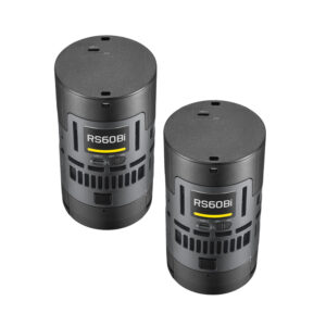 1744880864_102 Kaksi sylinterimäistä mustaa Godox Litemons RS60BI Bi-Color LED-valoa, joissa on venttiilimäiset yksityiskohdat ja ohjauspainikkeet, pystyssä 2 valon sarjana valkoisella pohjalla.