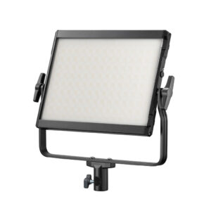1753790472_810 Godox Litemons LP600R RGB LED-valopaneeli Musta, jossa on musta runko ja joka on asennettu säädettävään metallijalustaan, näkyy valkoista taustaa vasten.