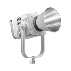 1758877653_055 Godox LE600Bi White Litemons Bi-Color LED-studiospotkivalaisimessa on suuri heijastava kartio ja U-muotoinen kiinnike, jossa on säätönupit, kuvassa valkoista taustaa vasten.