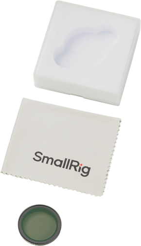 800q-01_135644 SmallRig 5788 VND 1-5 Stop suodin DJI Osmo Nanoon, valkoinen muovikotelo, jossa on mukautettu sisennys, ja beige puhdistusliina SmallRig-logolla näkyvät valkoisella pohjalla.