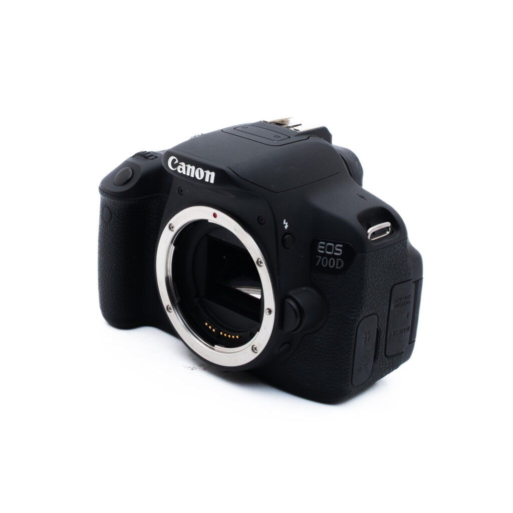 Canon EOS 700D + 18-55mm IS (SC 6500) - Käytetty