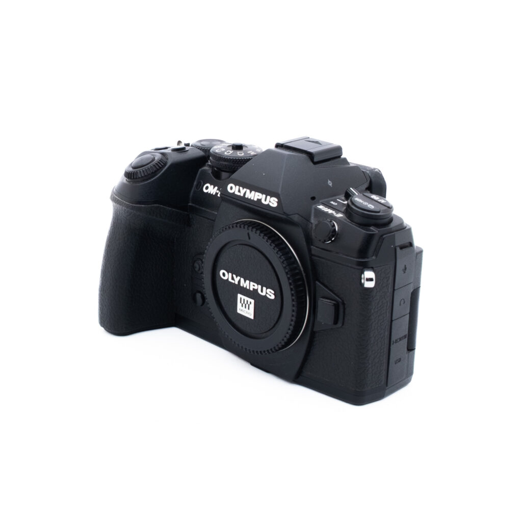 Olympus E-M1 II 2134-5 Olympus OM-D E-M1 Mark II (SC 300, Kunto K5, Takuu 6kk) - Käytetty