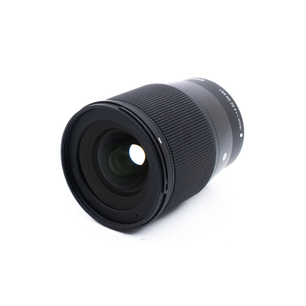 Sigma 16mm f4 DC DN Leica M kai-2 Sigma 16mm f/1.4 DC DN C Canon EF-M (Kunto K5, Takuu 6kk) - Käytetty
