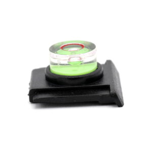 1482402929_712 Caruba Hot Shoe Cap with Bubble Level Universal -salamakenkäsuoja vesivaa'alla