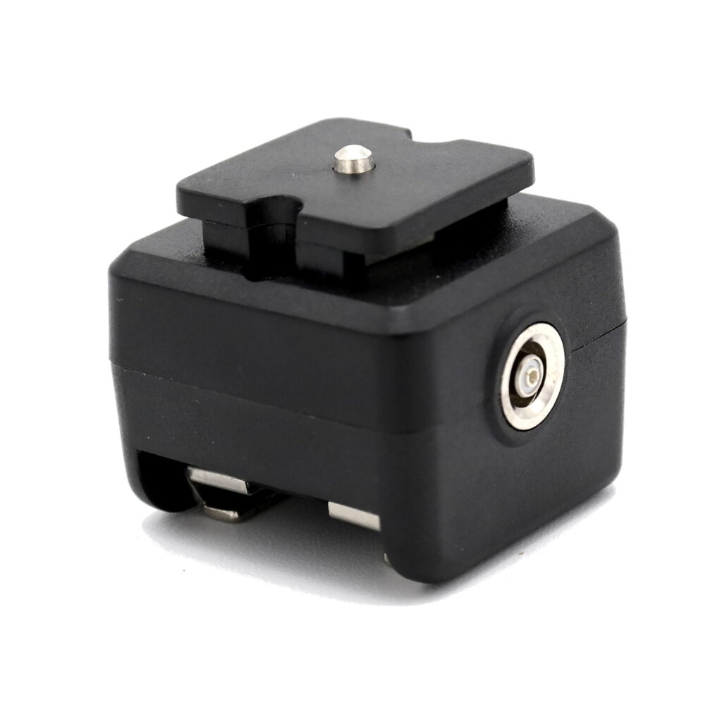 1482402970_349 Caruba Hot Shoe Adapter (Middle Contact to X-Contact) -salamakenkäsovitin