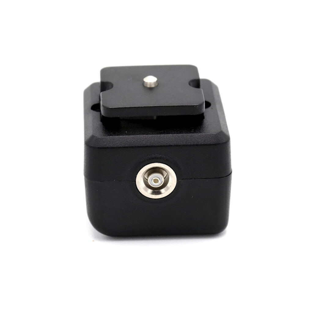 1482402971_504 Caruba Hot Shoe Adapter (Middle Contact to X-Contact) -salamakenkäsovitin