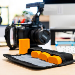 1604320987_296 Caruba Battery Holder Pro 4 pieces Black -akkujen suojapussi