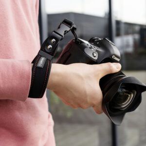 1645004888_265 Caruba Neoprene Wrist Strap musta/punainen -rannehihna