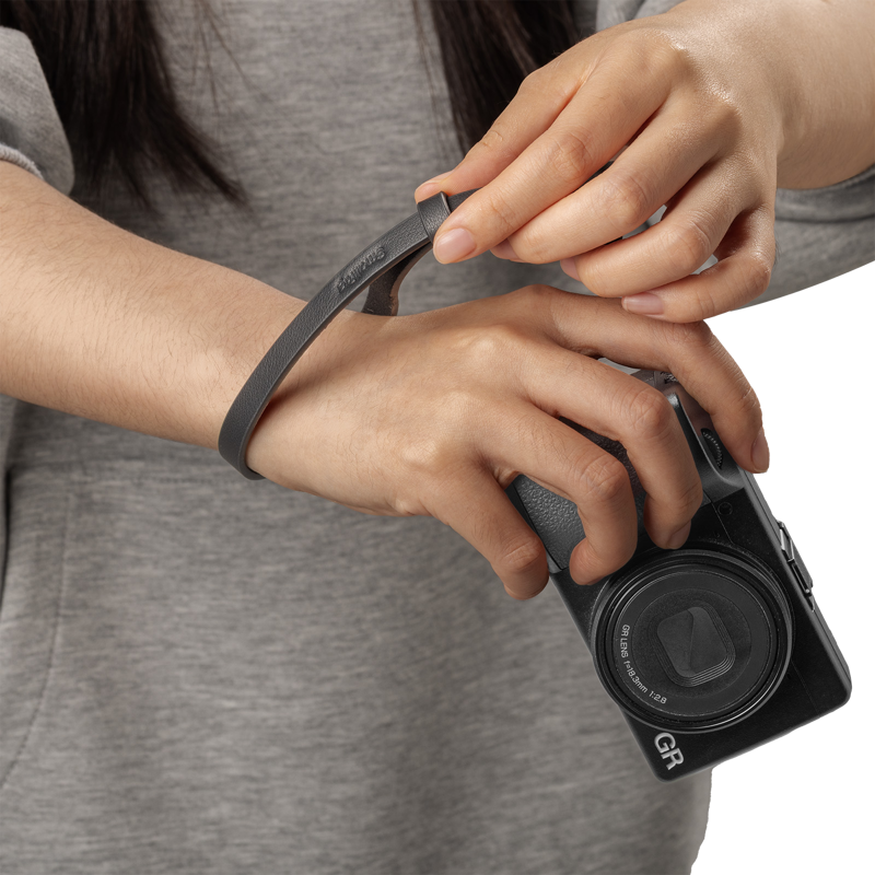 800q-04_135854 SmallRig 5683 Quick Release Wrist Strap for Ricoh GR-series -musta