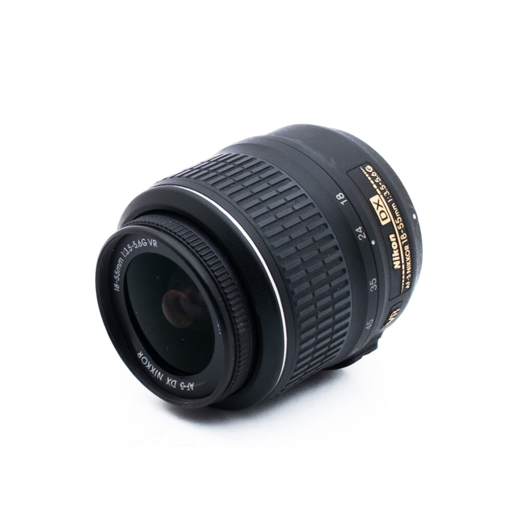 Nikon 18-55mm f35-56G DX VR-2 Nikon AF-S Nikkor 18-55mm f/3.5-5.6 G VR DX - Käytetty