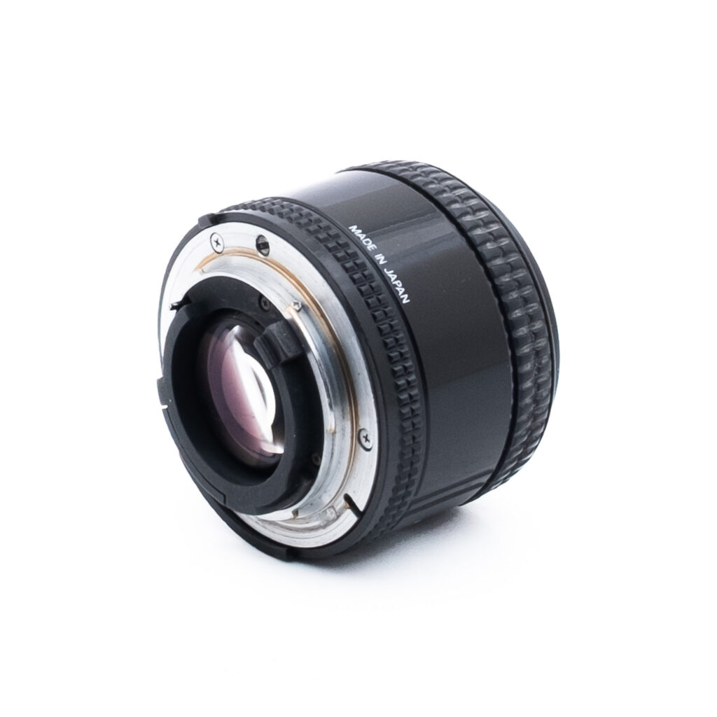 Nikon AF Nikkor 35mm f2-1 Nikon AF Nikkor 35mm f/2 - Käytetty