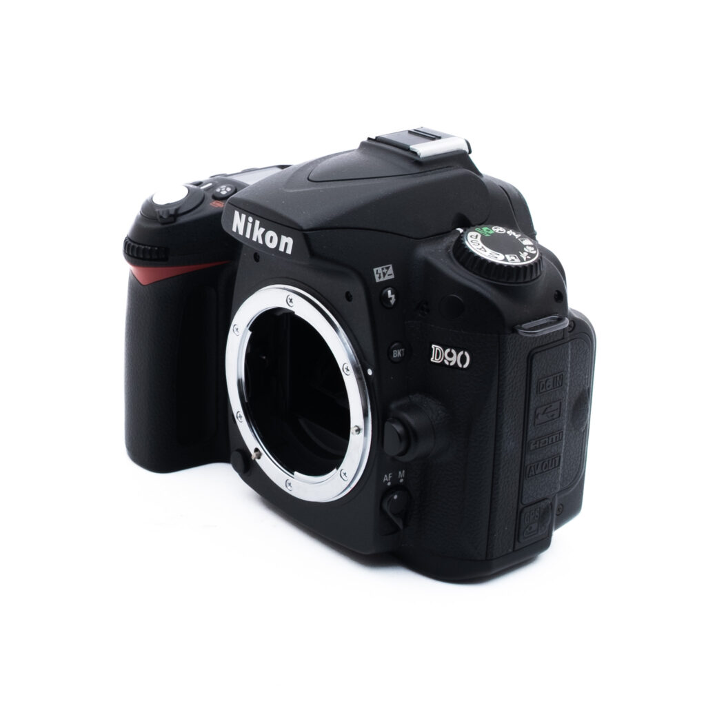 Nikon D90-4 Nikon D90 + akkukahva (SC 8000, sis. ALV 25,5%) - Käytetty