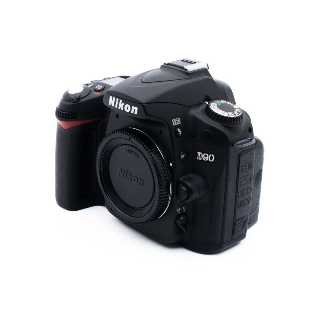 Nikon D90-5 Nikon D90 + akkukahva (SC 8000, sis. ALV 25,5%) - Käytetty