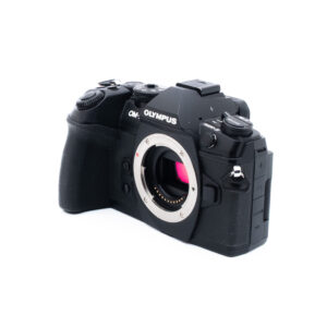 Olympus OM-D E-M1 Mark II (SC 4000, Takuu 6kk) - Käytetty