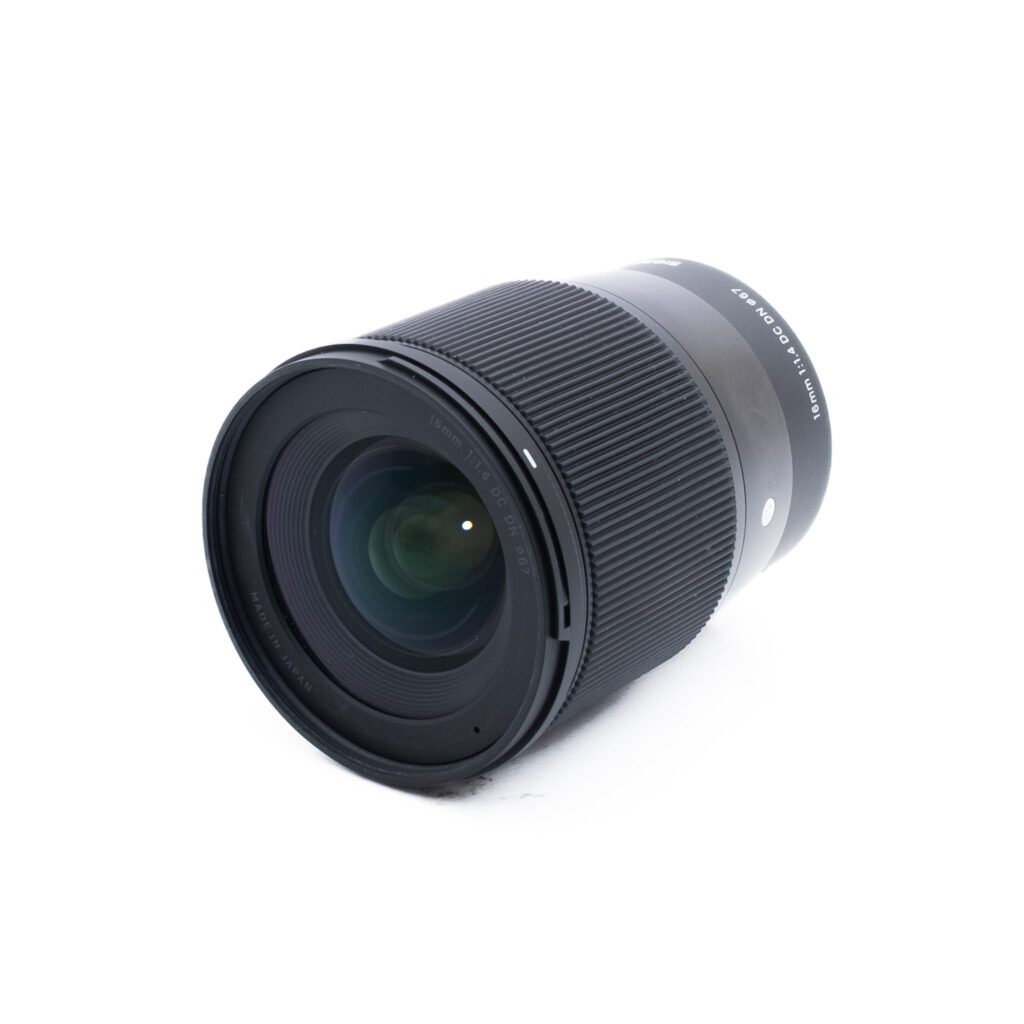 Sigma 16mm f14 DC DN Sony-2 Sigma 16mm f/1.4 DC DN C Sony E (Kunto K5) - Käytetty